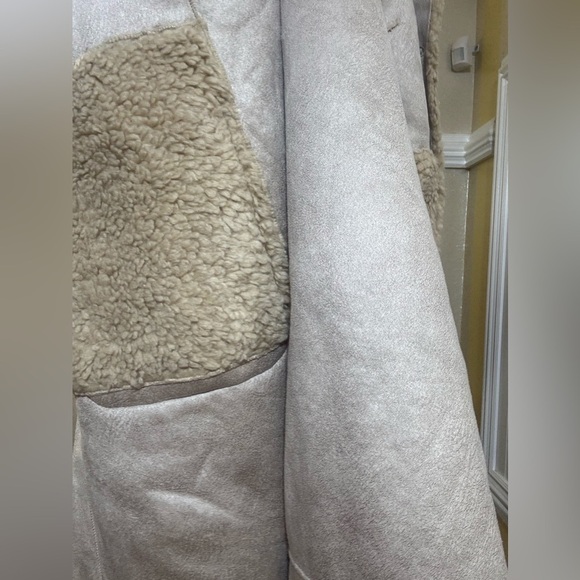 Women's Tan Sherpa Coat - Picture 11 of 11